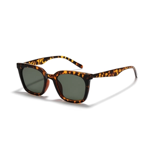 Lunettes de soleil rectangulaires classiques en écaille avec des verres vert foncé