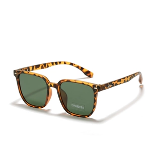 Klassische TR90 quadratische Polarisationssonnenbrille mit Schildpattrahmen und grünen Gläsern