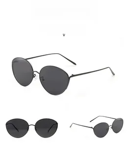 Vue sous trois angles de lunettes de soleil punk vintage avec monture en métal et verres gris
