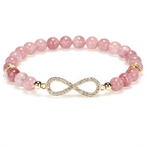 Bracelet en perles de quartz fraise avec pendentif infini doré et pierres zircones