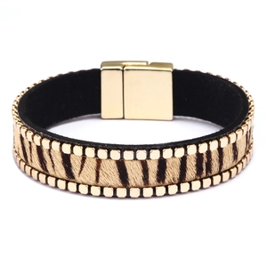 Goldenes Lederarmband mit Leopardenmuster-Ponyhaar und magnetischem Metallverschluss