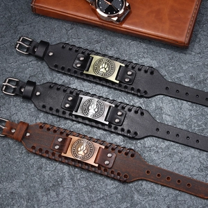 Punk-Lederarmband mit Bärenpfoten-Metallanhänger und geflochtener Textur für Herren