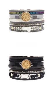 Detail von Boho-Wickelarmbändern mit Kristallperlen und Magnetverschluss