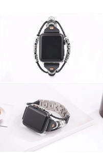 Détail du bracelet Apple Watch en cuir rétro avec métal gravé et corde tressée