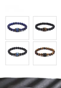 Détail de bracelets en pierre naturelle 8mm avec breloques couronne et perles œil de tigre