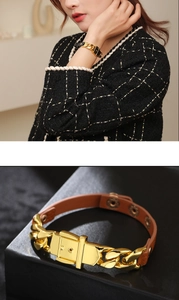 Détail macro du bracelet en cuir PU avec chaîne dorée et boucle de fermeture réglable