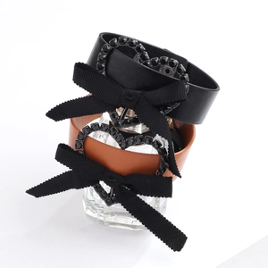 Ensemble de bracelets en cuir PU avec grand cœur en strass et détails de nœud