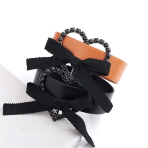 Bracelets en cuir PU chic avec strass en cœur et nœuds papillon en marron et noir