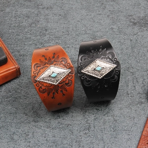 Bracelets ethniques en cuir noir et marron avec triangle en métal et décor turquoise