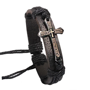 Bracciale retrò in pelle con croce incisa in spagnolo e cordoncini intrecciati punk