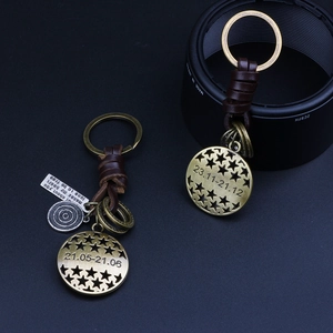 Porte-clés punk rétro avec pendentif étoile en bronze et cuir tressé marron foncé