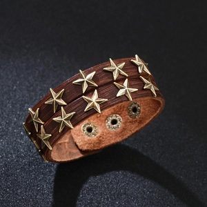 Bracciale punk retrò in pelle marrone con borchie a stella in bronzo a due file