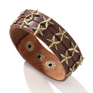 Bracelet manchette en cuir marron vintage avec rivets étoiles et pressions réglables