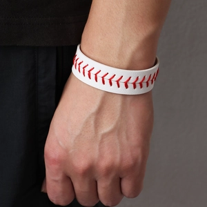 Weißes Lederarmband im Baseball-Stil mit roten Handnähten für Sportbegeisterte