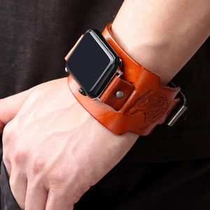 Vintage Lederarmband für Apple Watch mit Wolf-Totem-Prägung und robuster Metallschnalle