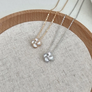 S925 Silber-Kleeblatt-Halskette mit weißem Muschel-Inlay und Gold-Finish