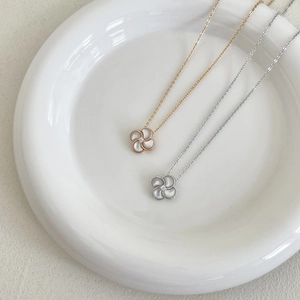 Elegante S925 Silber Kleeblatt Kette mit Perlmutt und Zirkonia für Damen in Roségold