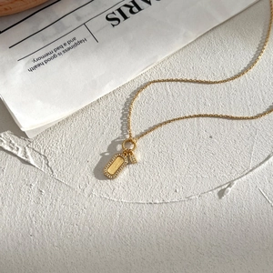 Elegante collana in argento sterling S925 con pendente rettangolare e pietre lucenti