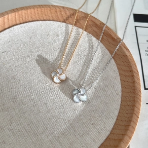 S925 Sterling Silber Kleeblatt Halskette mit weißer Perlmutt Einlage in Gold und Silber