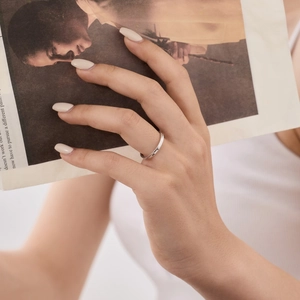 Minimalist S925 sterling silver stackable ring with textured ice-crushed pattern for women