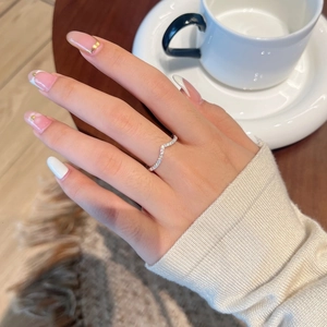 Elegant V-shaped S925 sterling silver ring with sparkling micro-pave moissanite stones