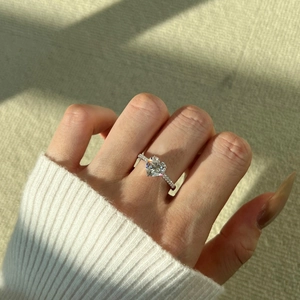 Elegant S925 sterling silver ring with 2ct heart-shaped moissanite and pave diamond band