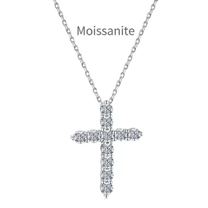 Élégant collier croix en argent S925 avec 11 pierres de moissanite taille brillant rond