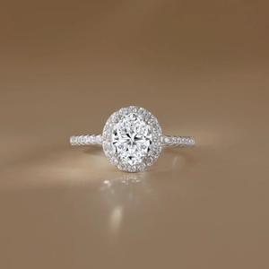 Bague élégante en argent 925 avec moissanite ovale de 1,2 ct en serti halo