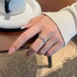 Squisito anello a catena cava in argento sterling S925 con moissanite pavé per donna