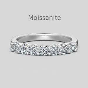 Bague classique en argent sterling S925 avec sept moissanites étincelantes serties en rang