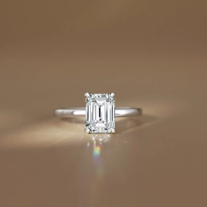 Elegant S925 silver ring featuring 2ct emerald cut moissanite with rainbow light reflections