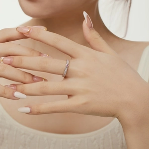 Bague élégante en argent 925 avec pierre de cœur rose et sertissage de zircons fins