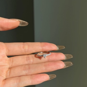 Elegant S925 sterling silver heart-shaped ring with 0.5 carat moissanite and side stones