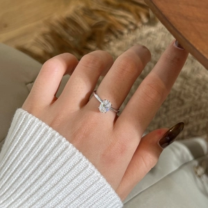 Δαχτυλίδι S925 ασήμι με οβάλ κοπή moissanite και δέσιμο τεσσάρων δοντιών στο χέρι