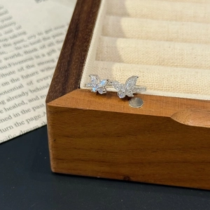 Elegant S925 sterling silver butterfly ring with marquise moissanite on a jewelry box