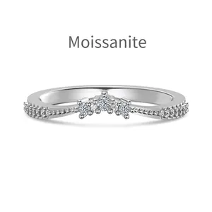 Élégante bague couronne en argent 925 avec diamants moissanite étincelants en forme de V
