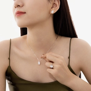 Set gioielli classico in argento S925 con cristalli pavé ovali su collana e anello