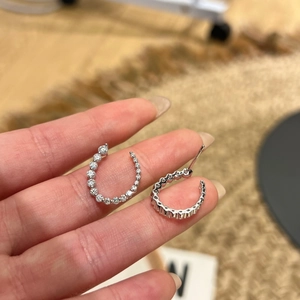 Elegant S925 sterling silver U-shaped hoop earrings with sparkling moissanite stones