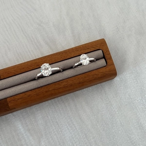 Δαχτυλίδια S925 ασήμι με οβάλ moissanite σε ξύλινη θήκη πολυτελούς δώρου