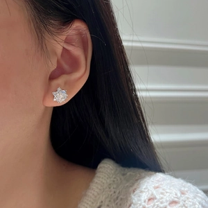 Exquisite S925 sterling silver snowflake earrings with 2ct moissanite on female model