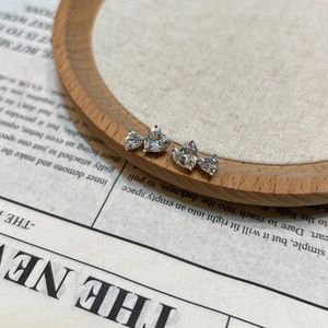Boucles d'oreilles en argent sterling S925 avec double pierre de moissanite en forme de cœur