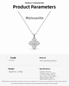 Détail du pendentif trèfle en argent 925 avec une moissanite de 3,2ct en forme de cœur