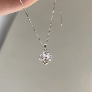 Collier trèfle à quatre feuilles en argent S925 avec pendentif cœur brillant pour femme