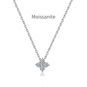 Collier élégant en argent sterling S925 avec pendentif trèfle à quatre feuilles en moissanite