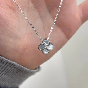 Collier trèfle à quatre feuilles en argent S925 avec nacre blanche et moissanite