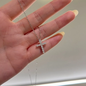 Sparkling S925 sterling silver cross pendant necklace with moissanite for women