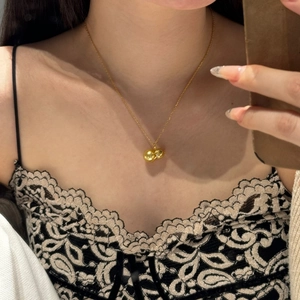 Elegant 925 sterling silver gourd pendant necklace worn on a woman's collarbone
