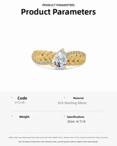 Détail d'une bague en argent S925 avec zircon poire et motif d'épis de blé doré gravé