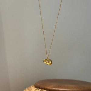 S925 silver necklace featuring a golden pig pendant holding a large round pearl