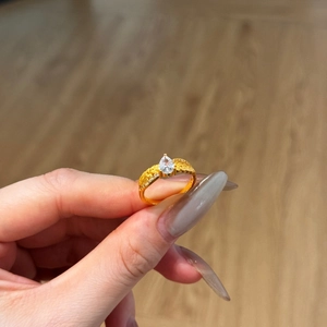 Bague en argent S925 doré avec cristal taille poire et gravures de style vintage